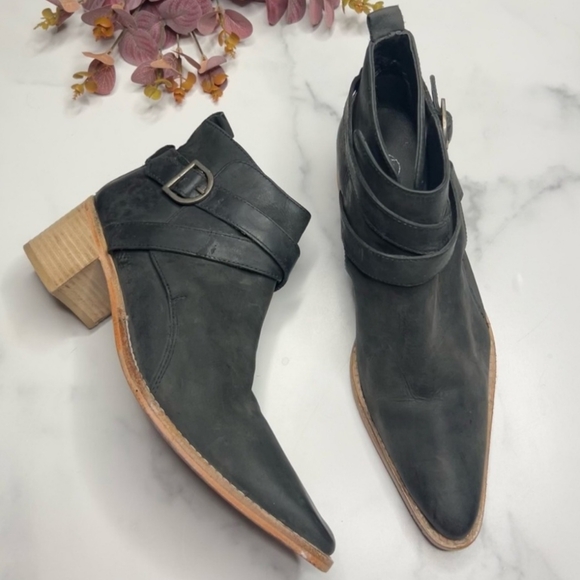 FREE PEOPLE BACK LOOP BLACK LEATHER BOOTIES. SZ 41 - Picture 2 of 5